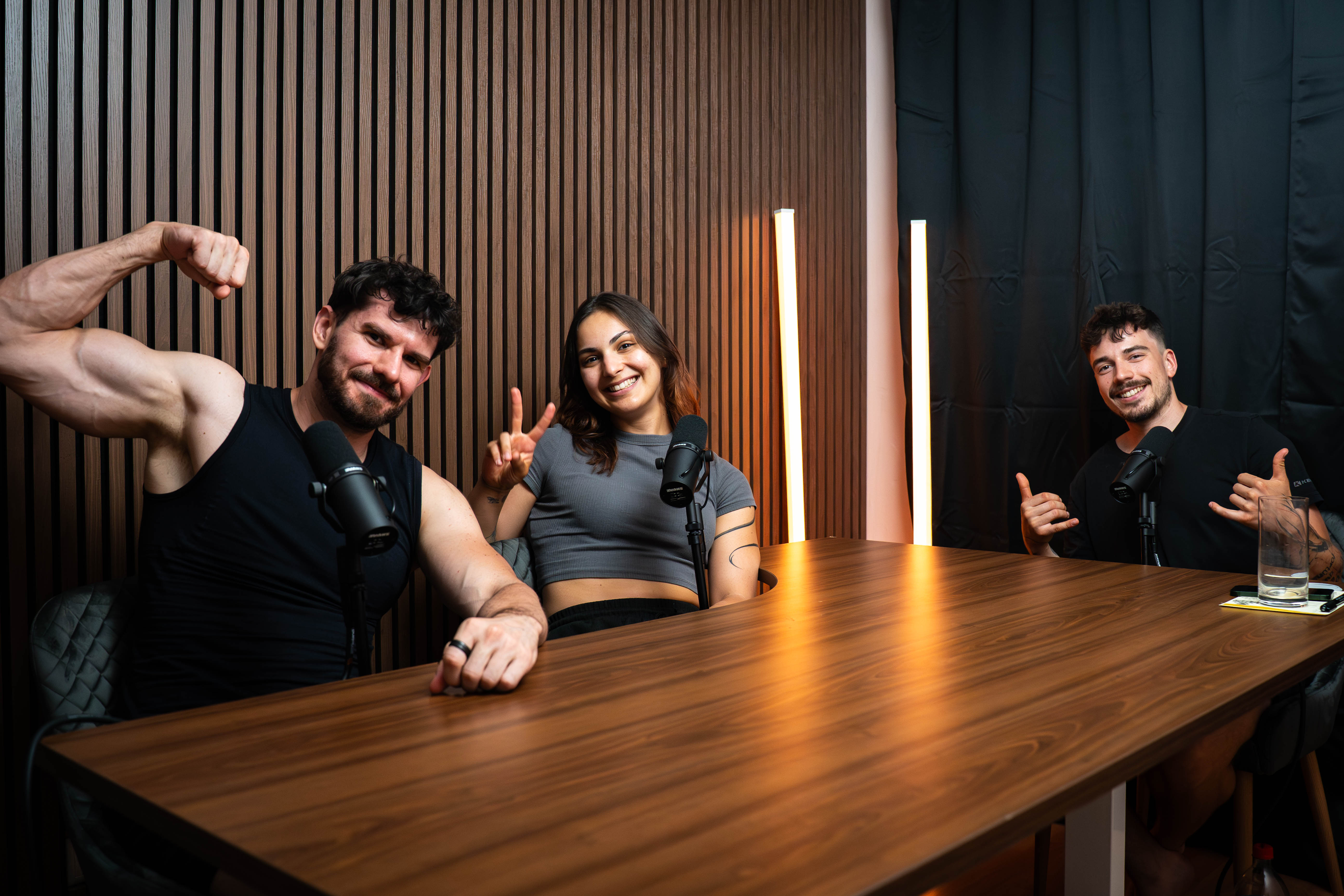 Tím SGFitness pri natáčaní podcastu Činky a Brokolica